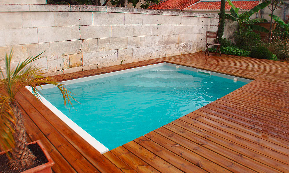 Terrasse en bois exotique tour de piscine